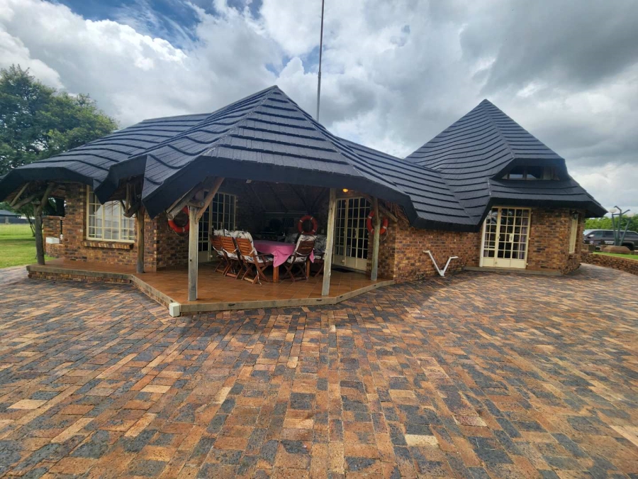 5 Bedroom Property for Sale in Oranjeville Free State